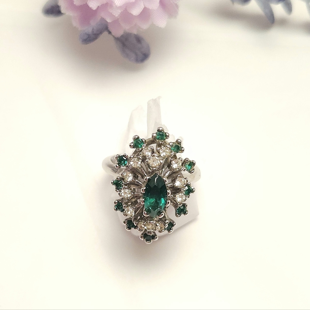 Vintage 18KT HGE White Gold Emerald & Cubic Zirconia Ring Cocktail Ring - Picture 3 of 14